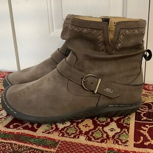 NWOT all leather JBU water resistant boots. Size 8.5W